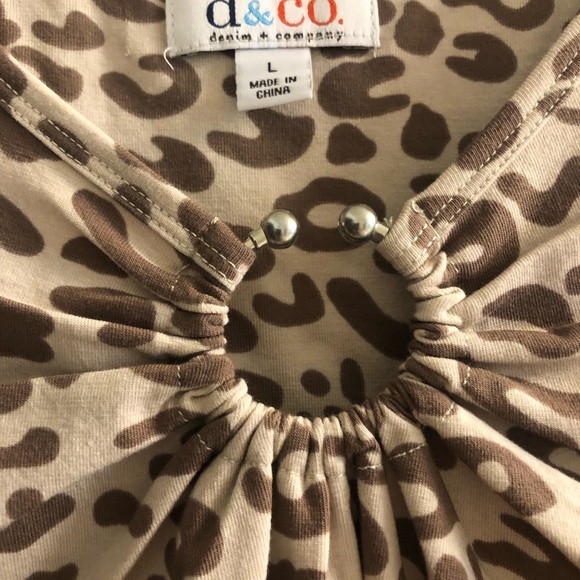 d&co. Woman’s top size Large. New w/o tags. - Picture 2 of 3